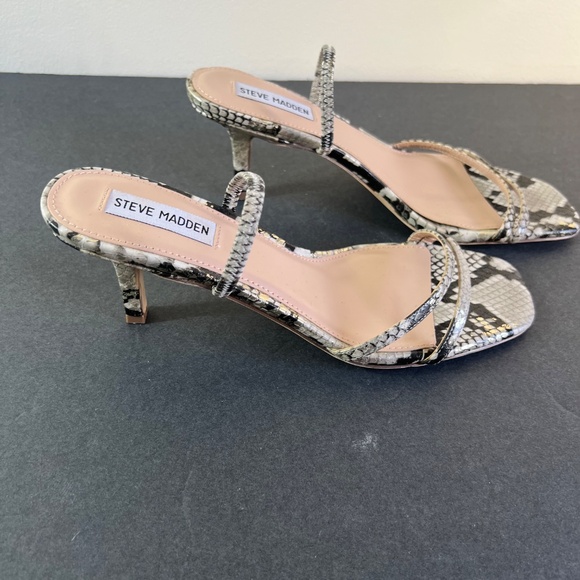 Sandals - Picture 2 of 6